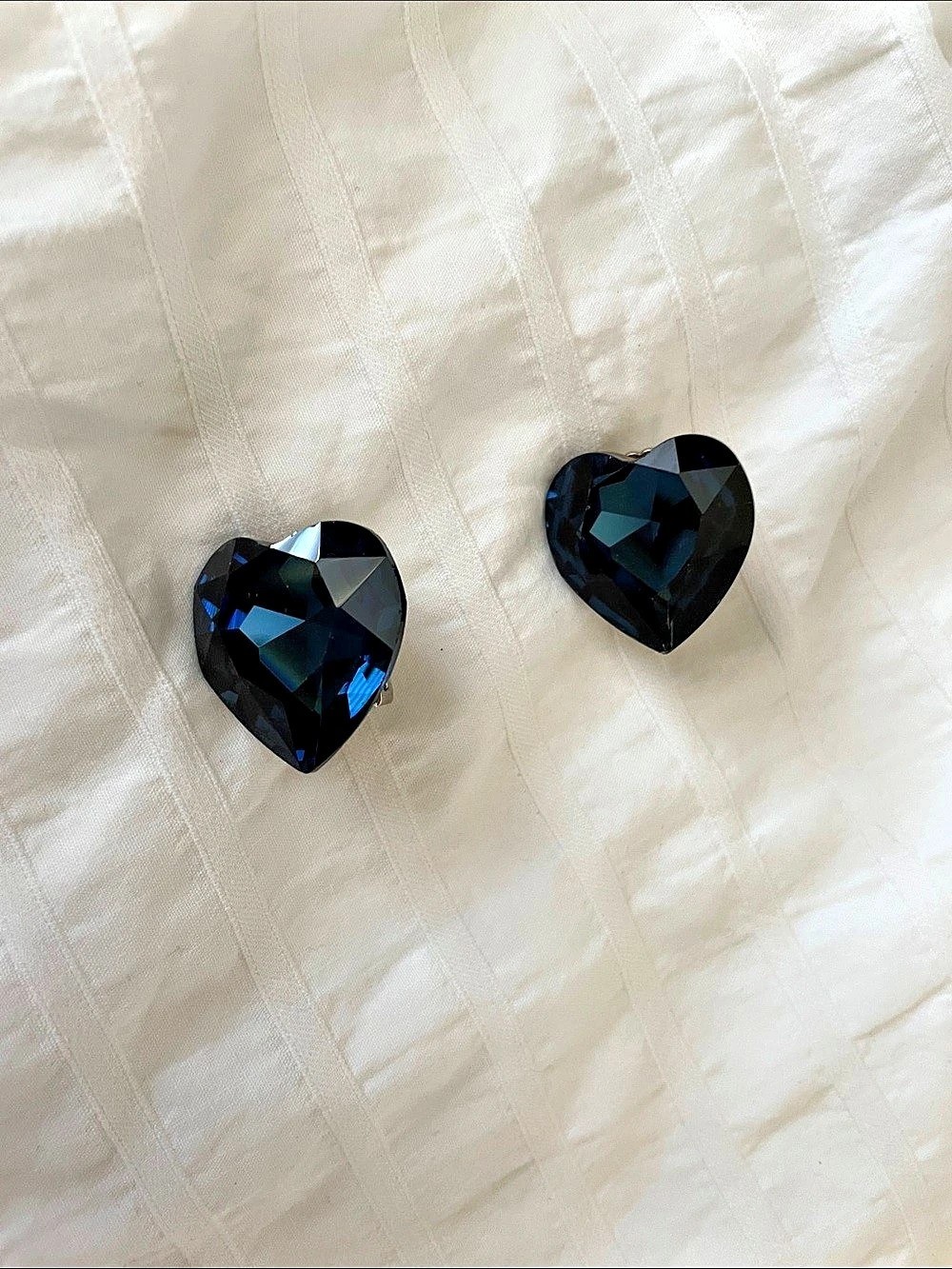 Vintage Faceted Heart Clip On Earrings in Dark Marine Blue